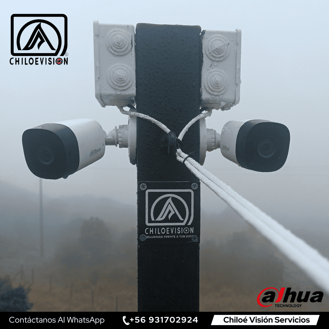 Instalación de postes metálicos para cámaras de seguridad en Chiloé