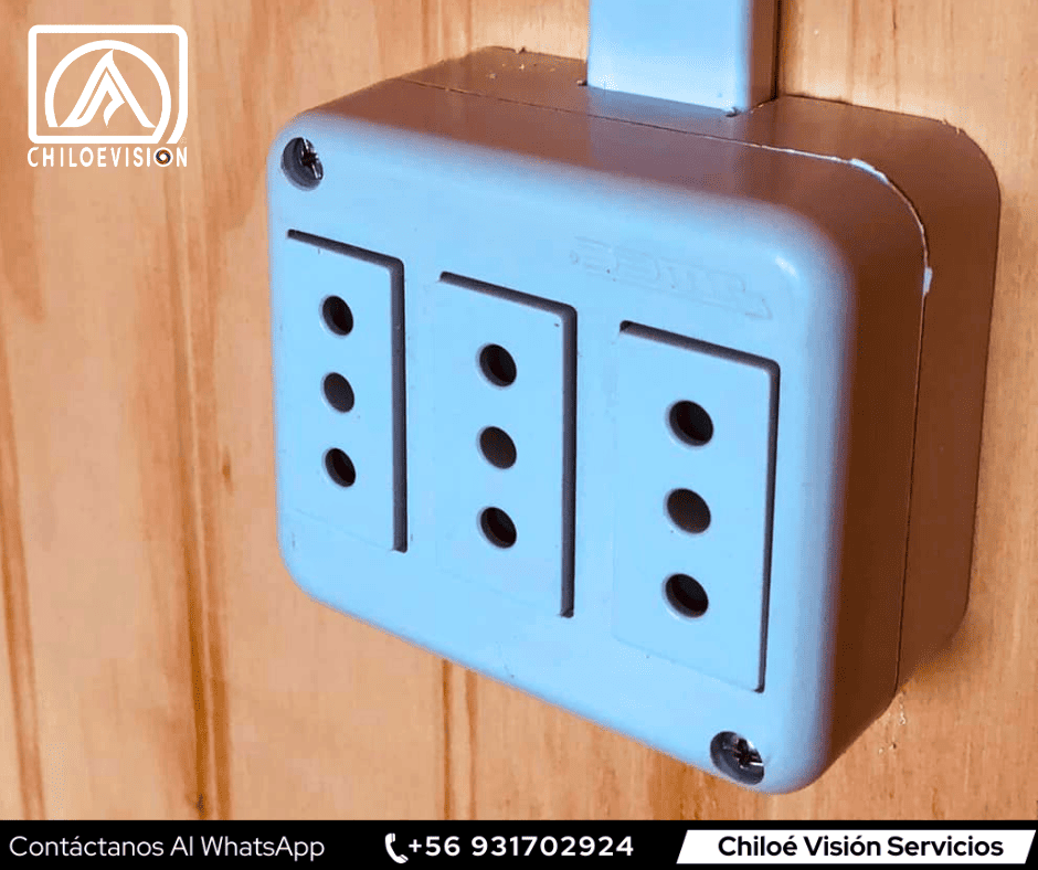 Instalación de enchufes sobrepuestos en Chiloé