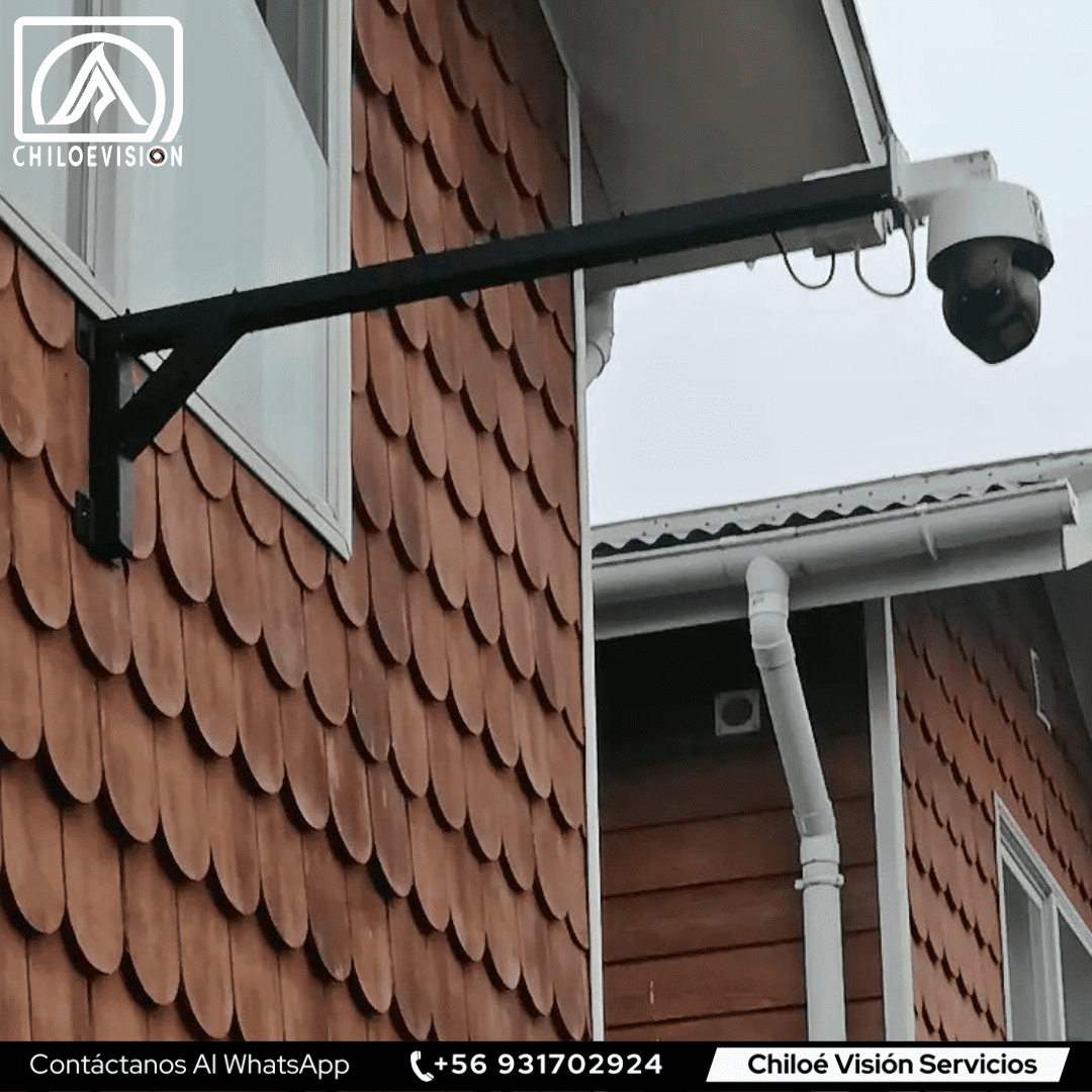 Instalación de soporte metálico con cámara de seguridad en Chiloé