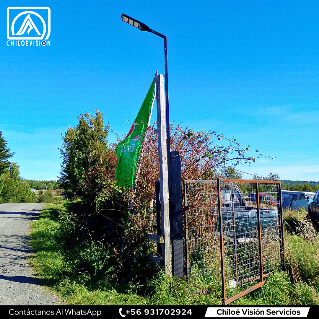 Foco Solar con Soporte y Sensores de Movimiento – Instalación en Chiloé