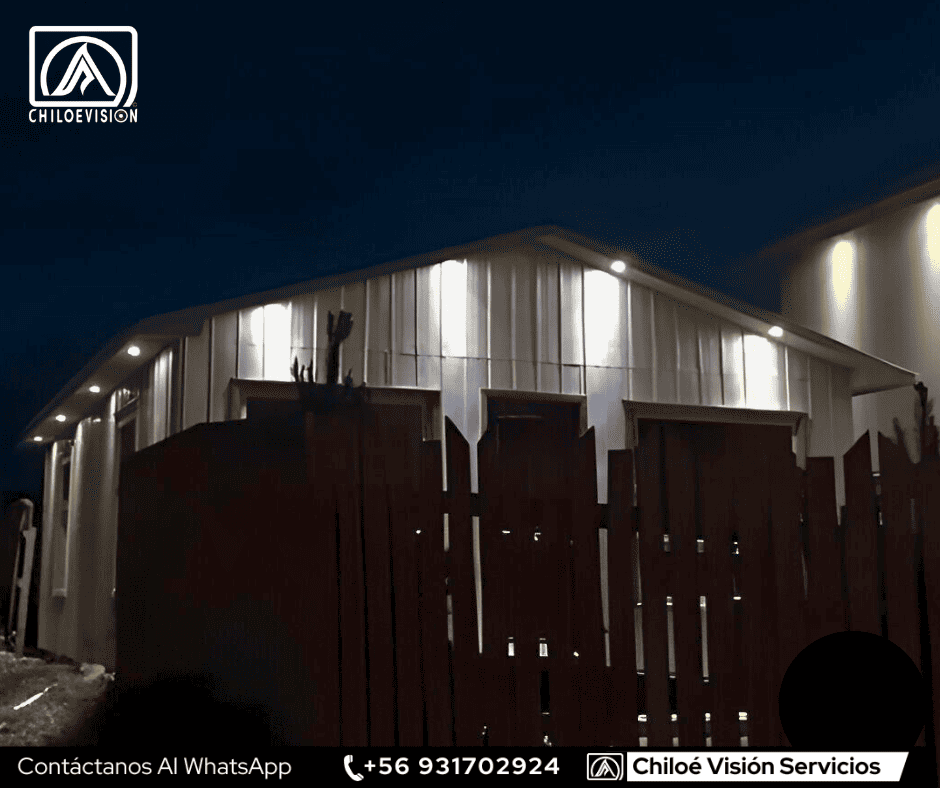 Instalación de Luces LED Empotradas en Aleros de Casas en Chiloé