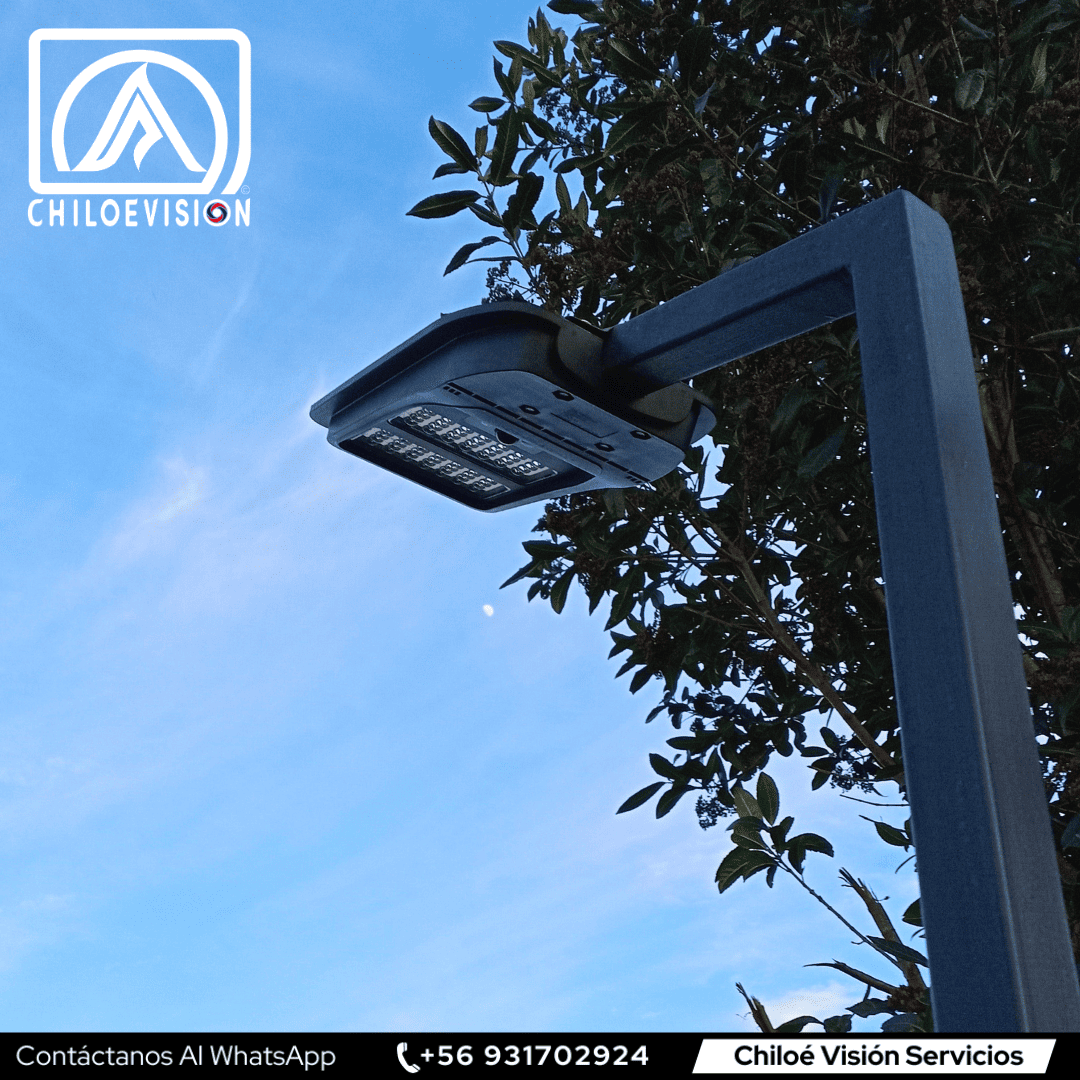 Proyector LED Solar con Panel Solar Megabright en Chiloe